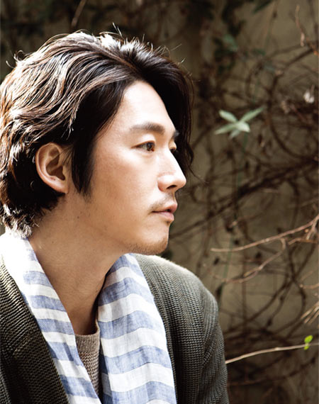 영화 〈가시〉에서 체육교사가 된 장혁