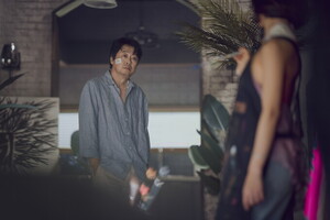 <<b>아무도 없는 숲속에서</b>> 깨지는 평온한 일상 / <부부의 세계> 모완일 감...